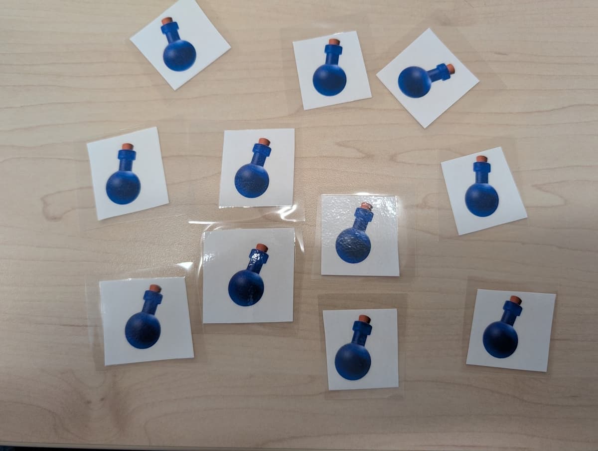 Lamineeritud võlujoogi kaardid füüsiliste preemiatena